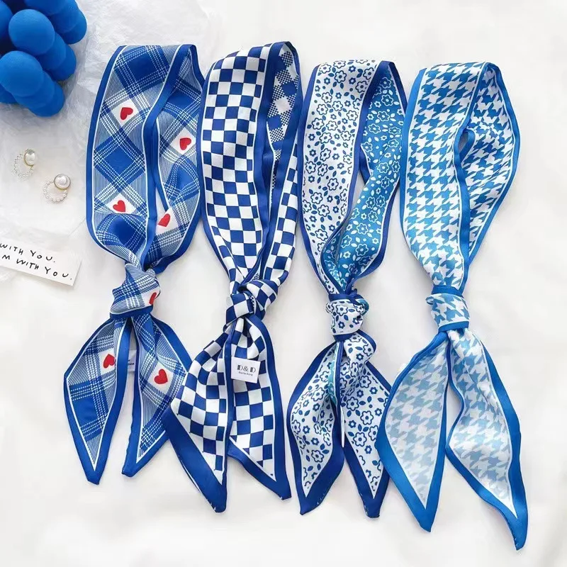 Travel Accessories Neck - ผ้าพันคอไหมสีน้ำเงินไคลน์ ลายตารางหมากรุกแบบใหม่สำหรับผู้หญิง ผ้าพันคอไหมสไตล์โบฮีเมียนวินเทจ ใช้พันคอ พันศีรษะ สำหรับเดินทาง