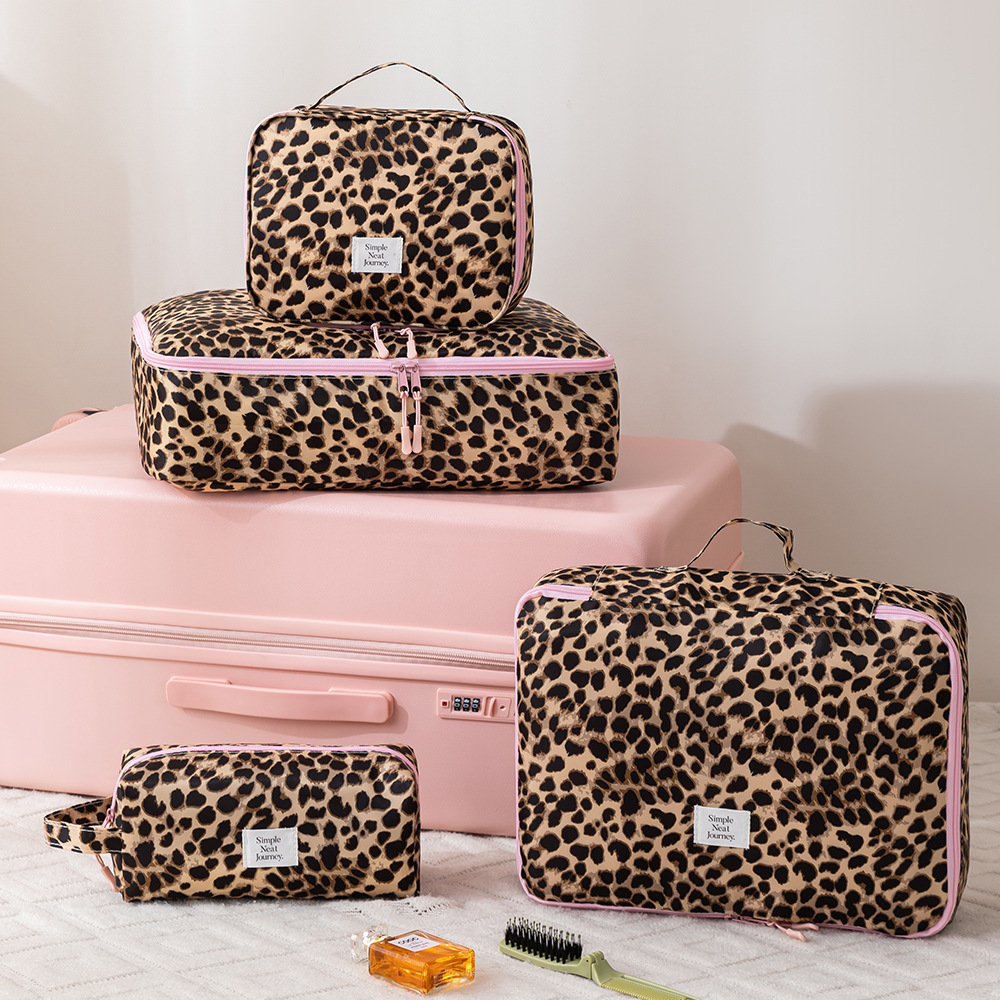 กระเป๋าแต่งหน้าลายเสือดาว กระเ - Travel Accessories Comfort บทวิจารณ์และราคา